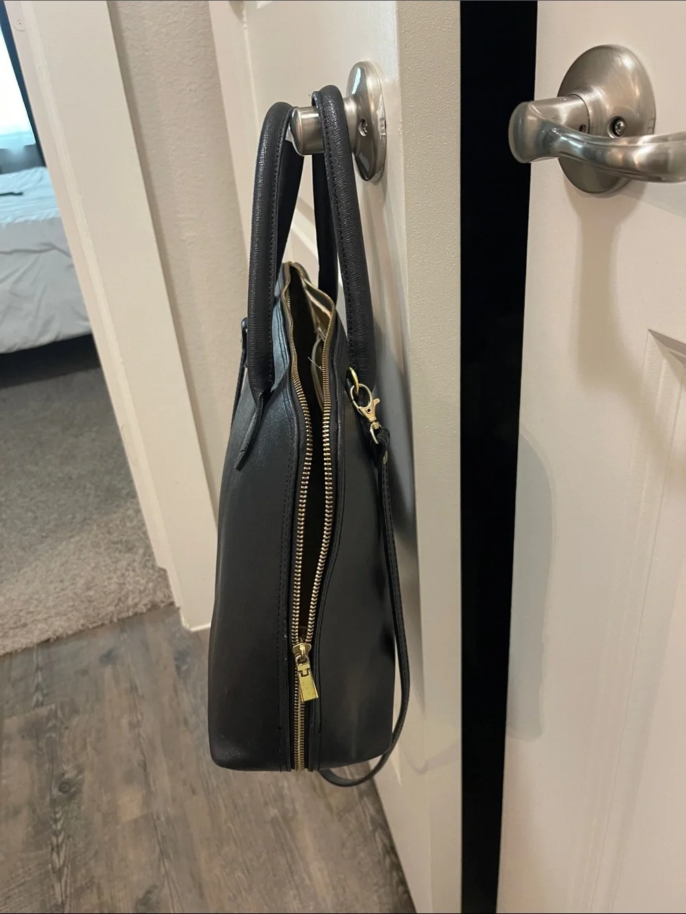 Classic Black Women’s Leather Satchel - Unbranded Italian made